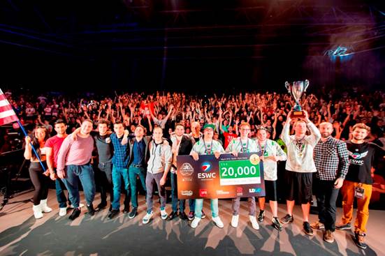 Foto di gruppo con gli OpTic alla ESWC 2016 Call of Duty World League